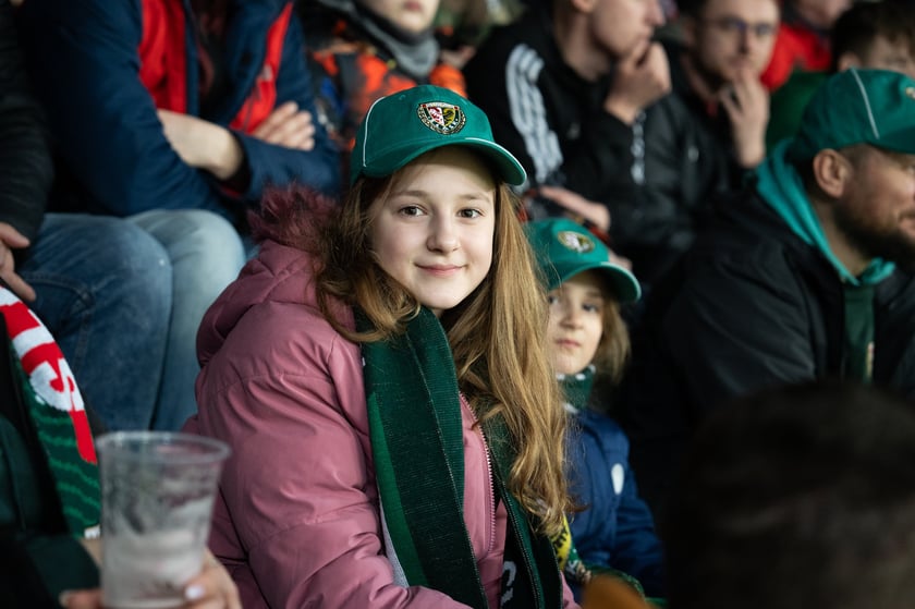 Kibice na meczu Śląska z Widzewem (2 marca 2024) na Tarczyński Arenie